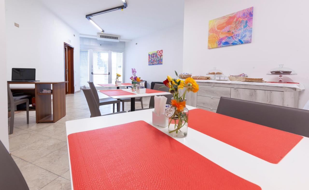 Lupomonaco Rooms Veglie Kültér fotó